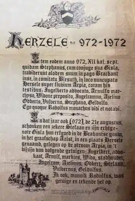 Historisch document over Herzele uit 972-1972, gedrukt op oud perkament met gotische tekst