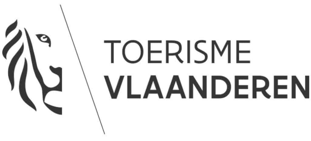 Toerisme Vlaanderen logo met gestileerde leeuw en tekst op witte achtergrond