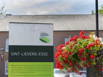 Toerisme Vlaanderen heeft een infobord over de omgeving in Sint-Lieven-Esse, het dorp van Eyndevelde